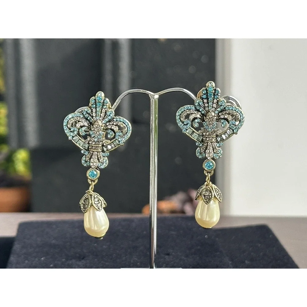 NEW Heidi‎ Daus fleur de lis Earrings